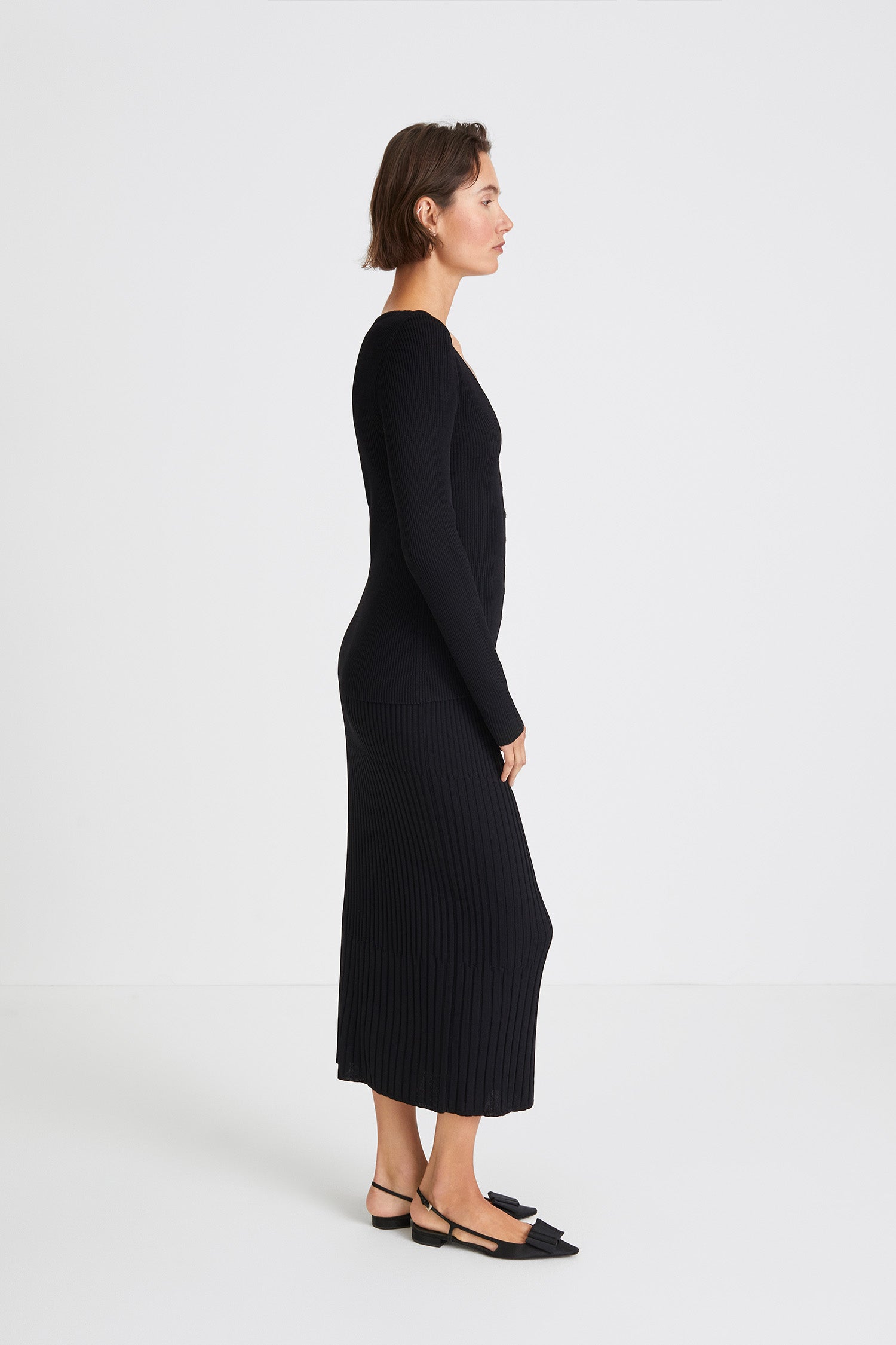 Perina skirt rib knitted mid length black stylein side image