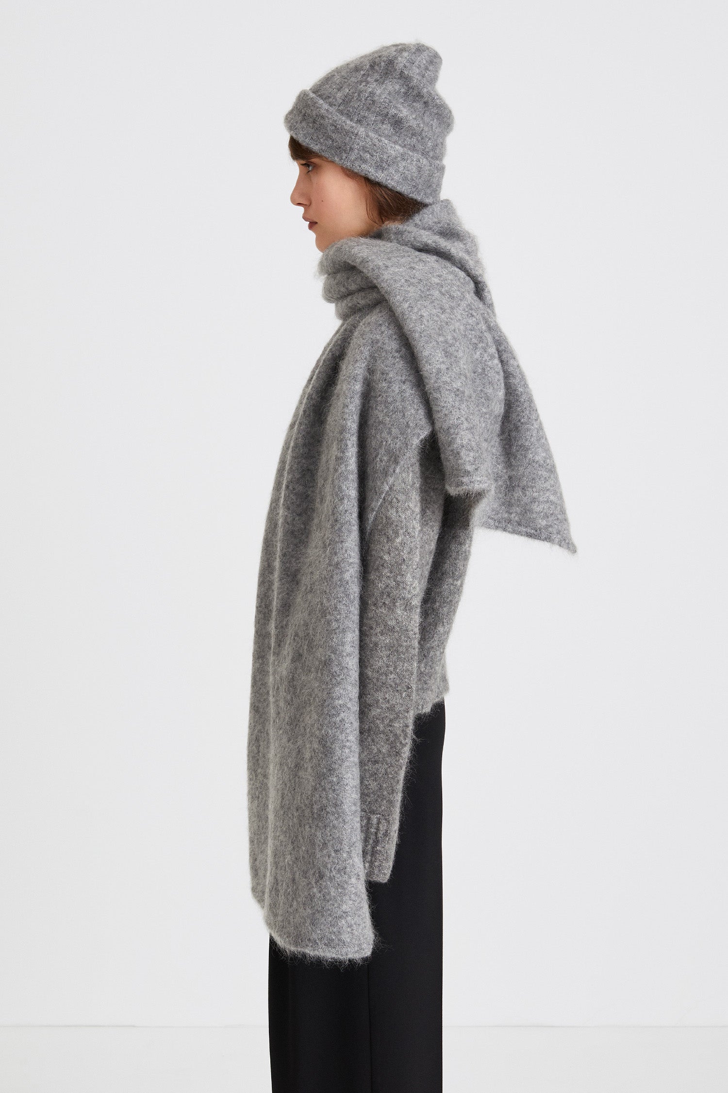 Nea scarf wide mohair blend grey stylein side image 