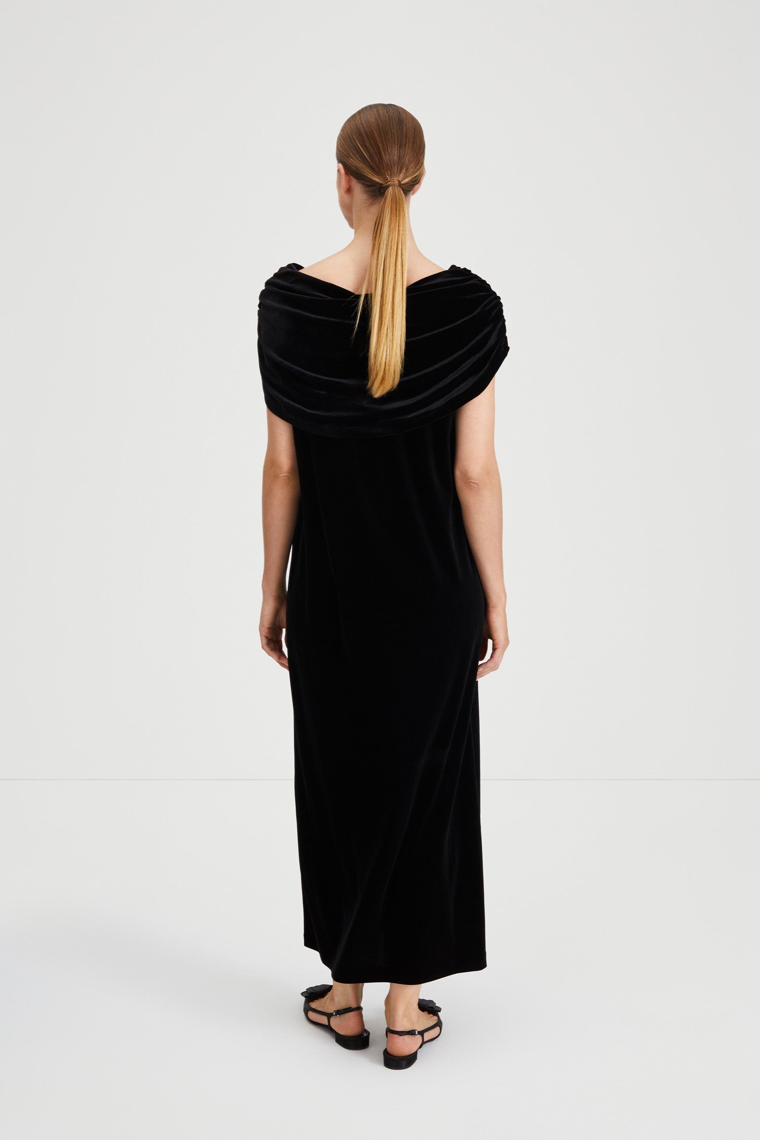 Carro dress loose fitting sleevless draped cape rounded neckline velvet black stylein back image