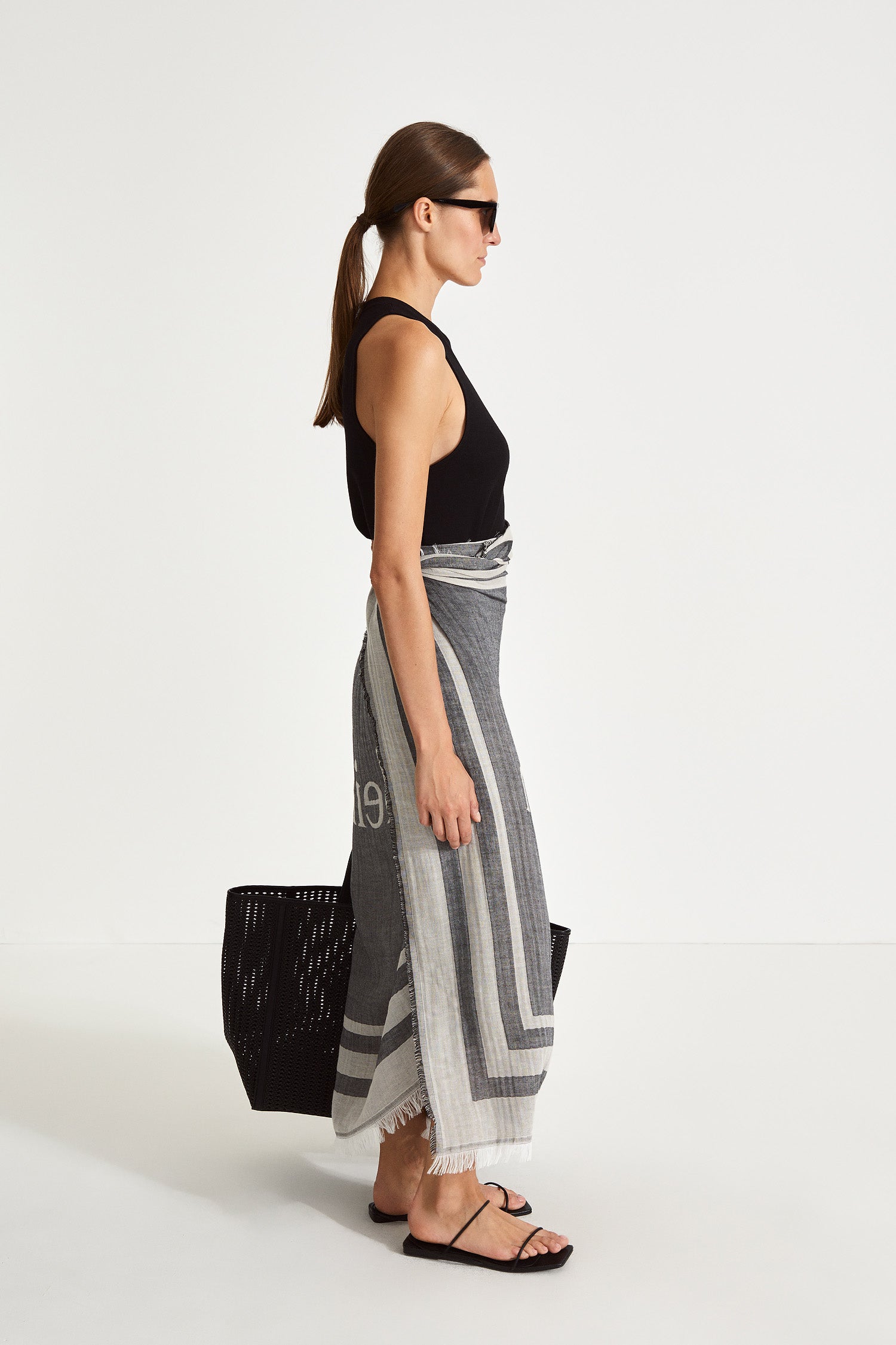 JACQUARD SARONG - YORK BLACK & CREAM