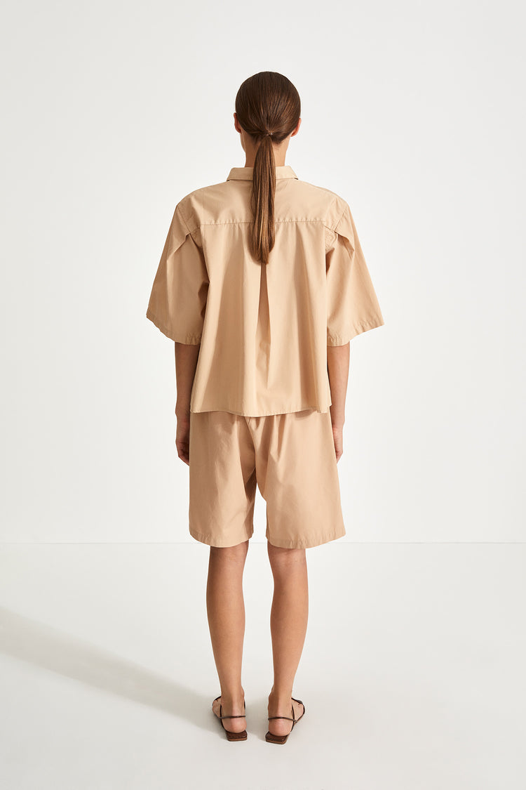 Jessie shorts knee length wide silhouette beige stylein back image