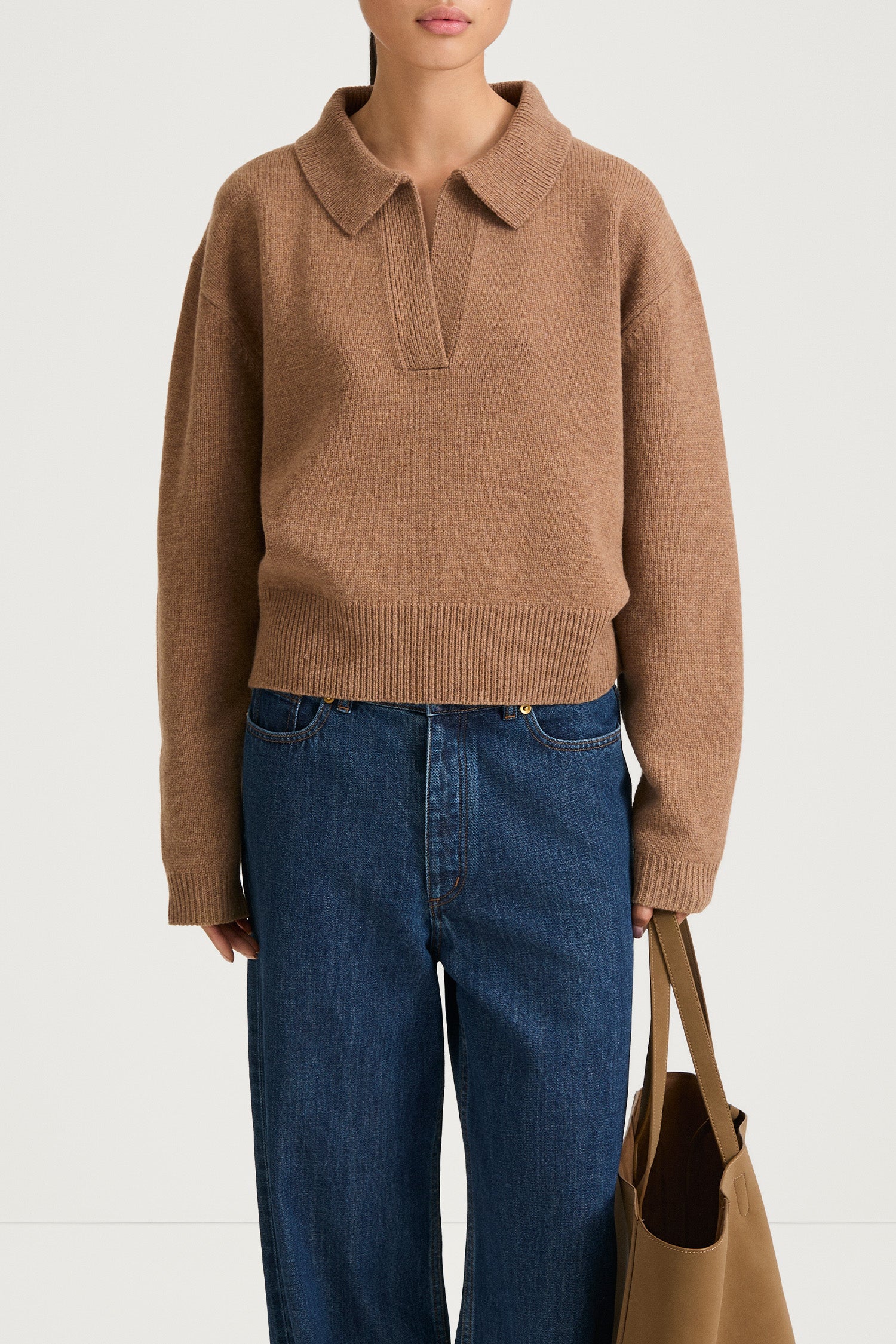 v-neck knitted sweater beige praline stylein harmony close up