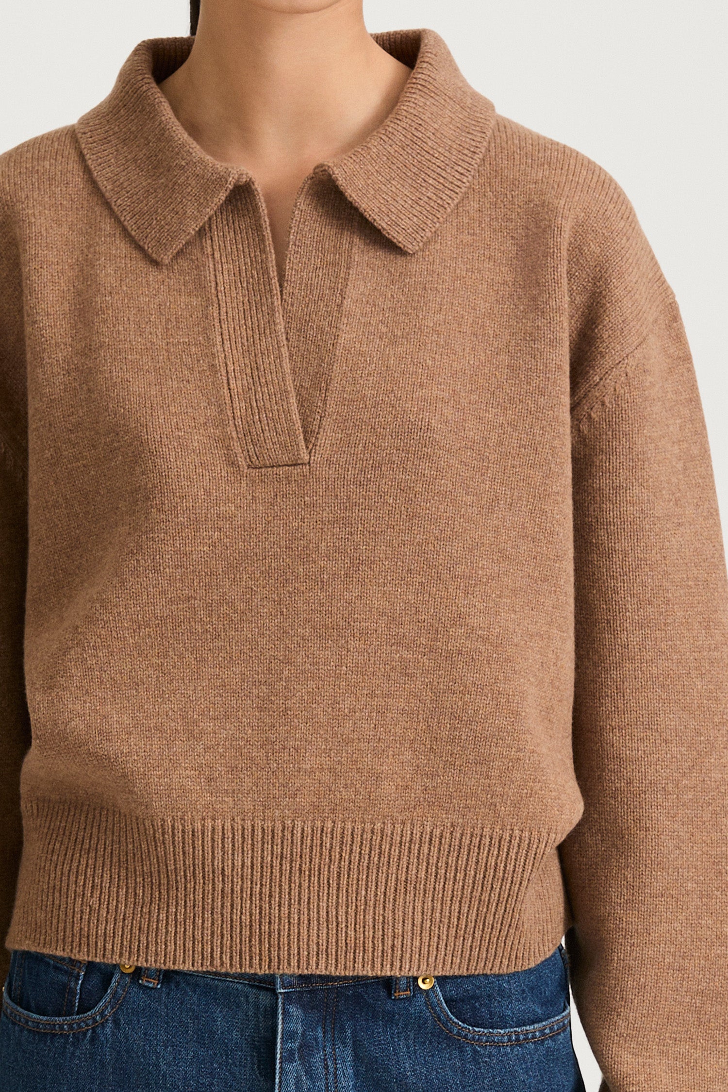 v-neck knitted sweater beige praline stylein harmony detail