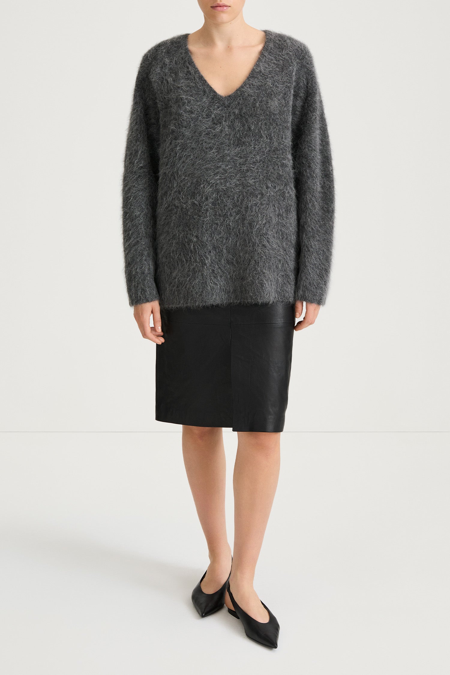 v-neck mohair sweater grey stylein liora model image