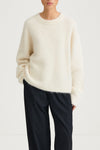 white alpacka knitted sweater stylein lorena close up