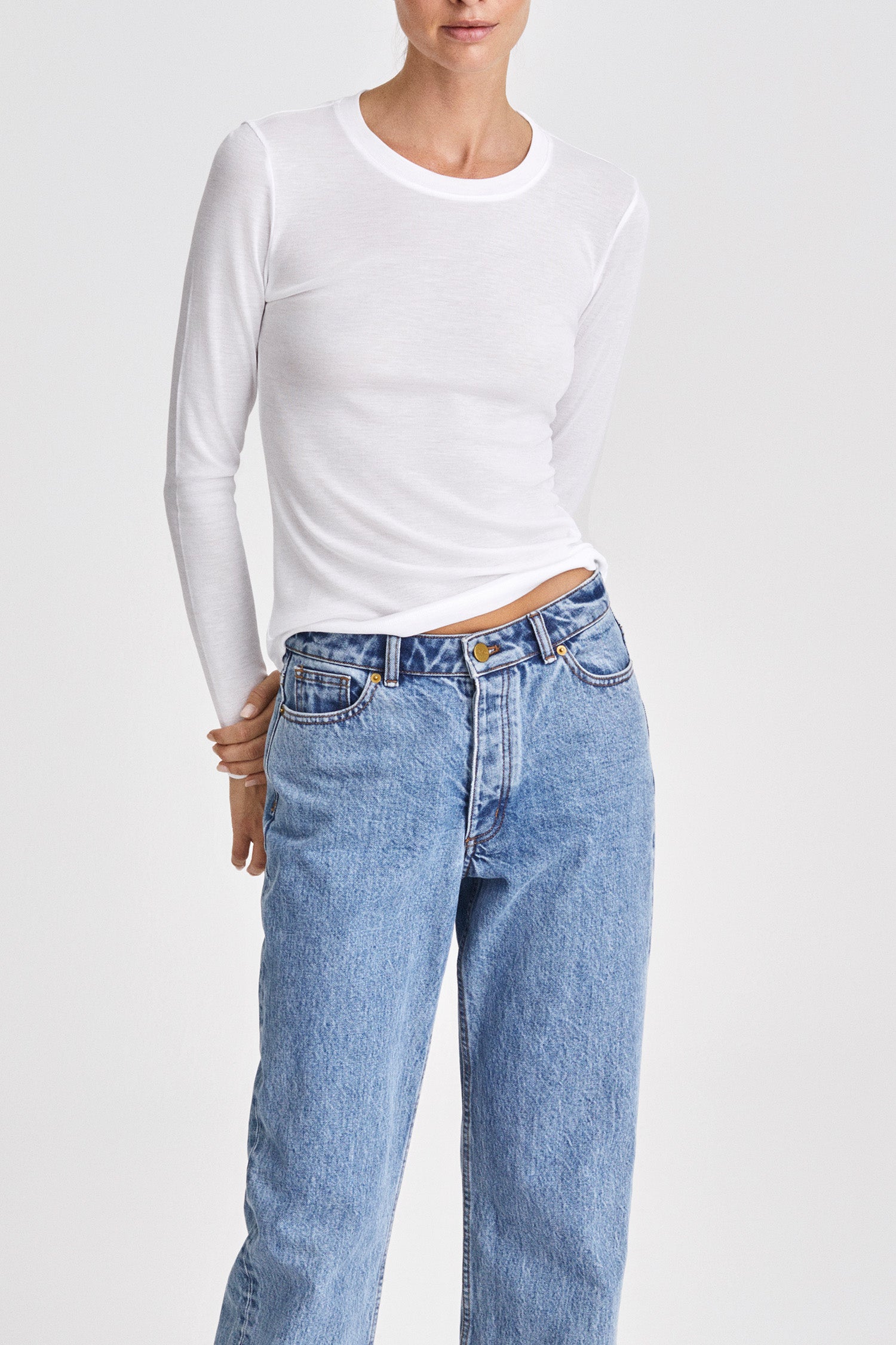 white longsleeve top stylein neapel close up