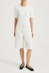 Wide leg high-waist denim jeans shorts stylein kayne ecru white model image front
