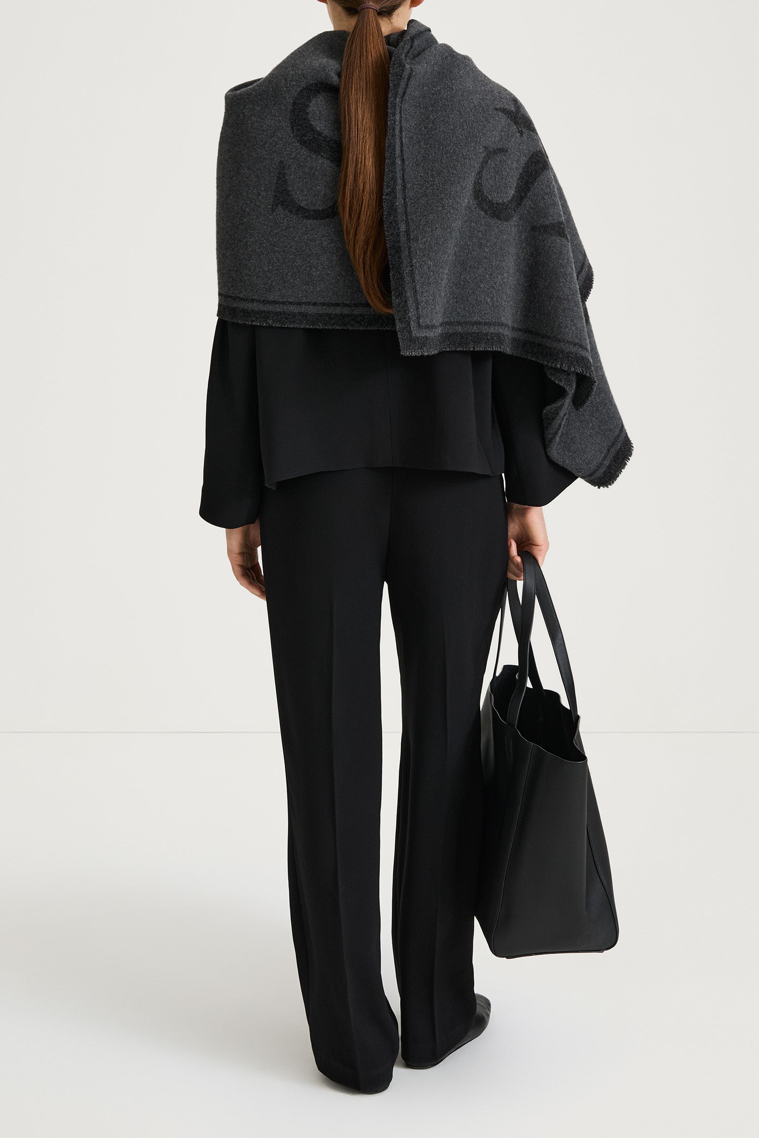 wide logo wool scarf grey stylein thalia back