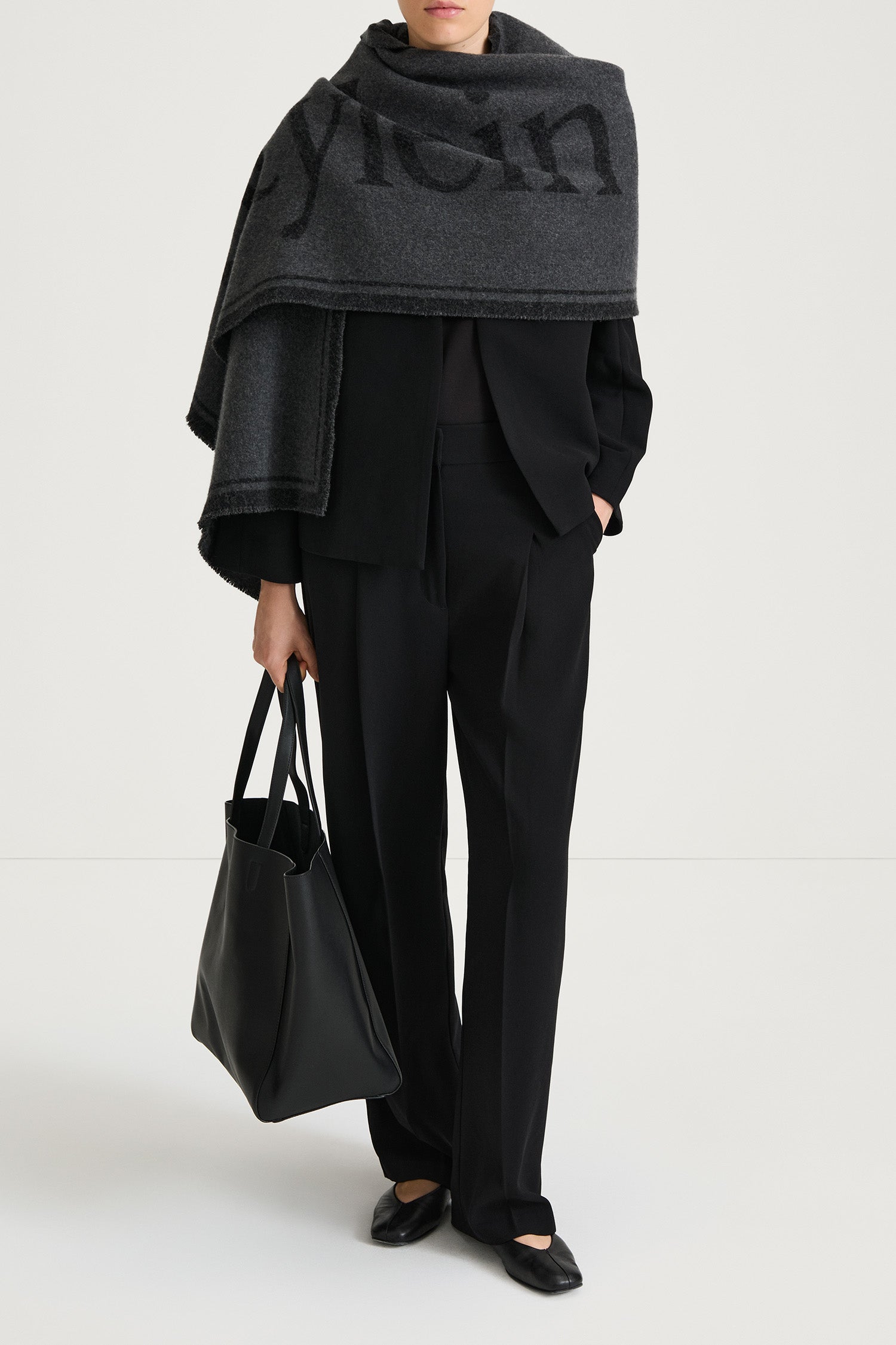wide logo wool scarf grey stylein thalia