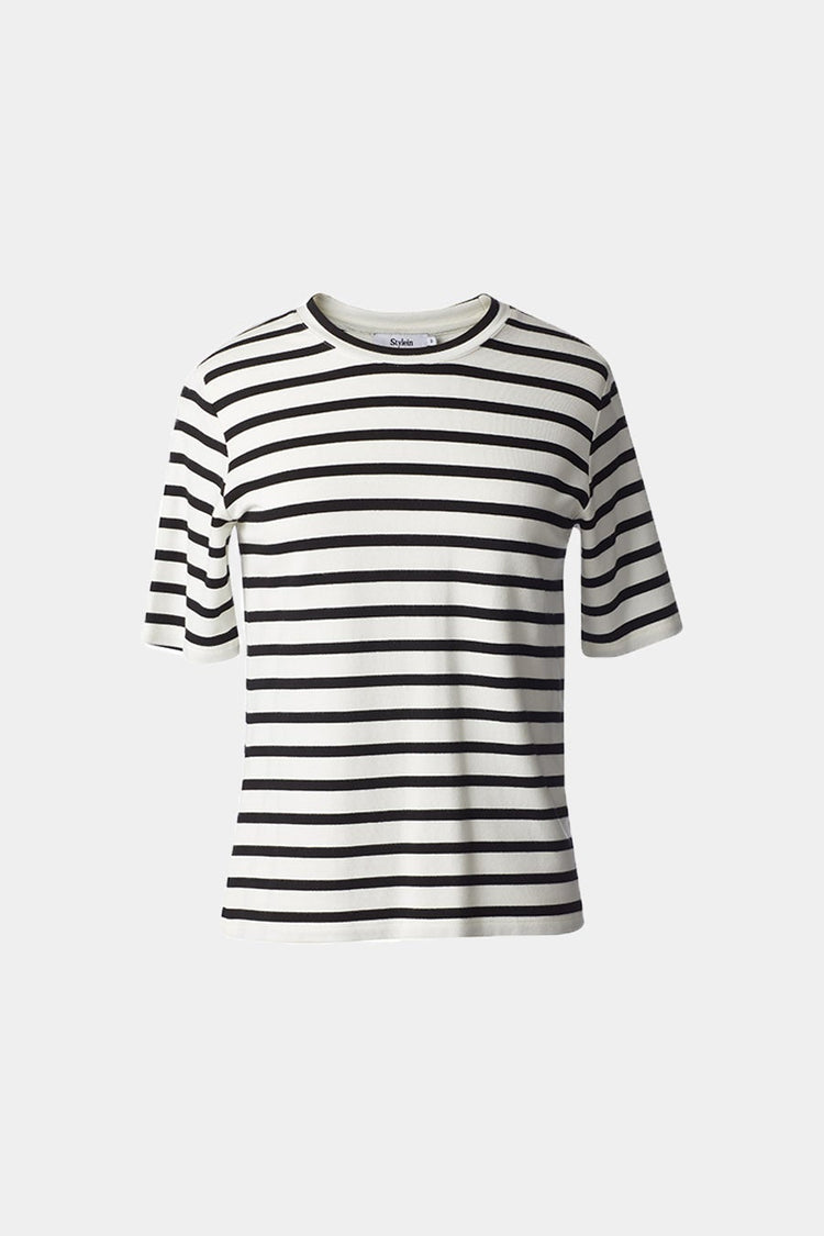 Chambers is our best seller basic jersey top with a classic rounded neckline and narrow sleeves, made from a beautiful soft viscose jersey quality.