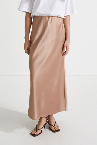 Madga skirt maxi long satin taupe stylein front