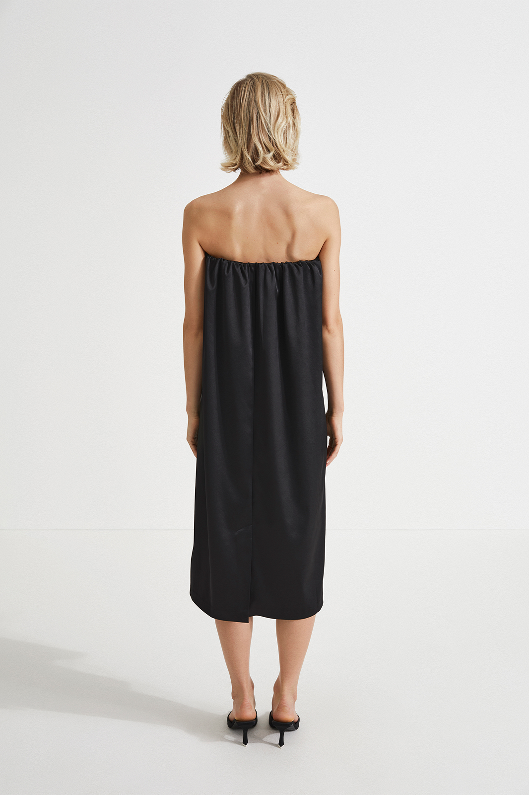 Mele dress midi bandeau heart shaped bust shiny black stylein back image
