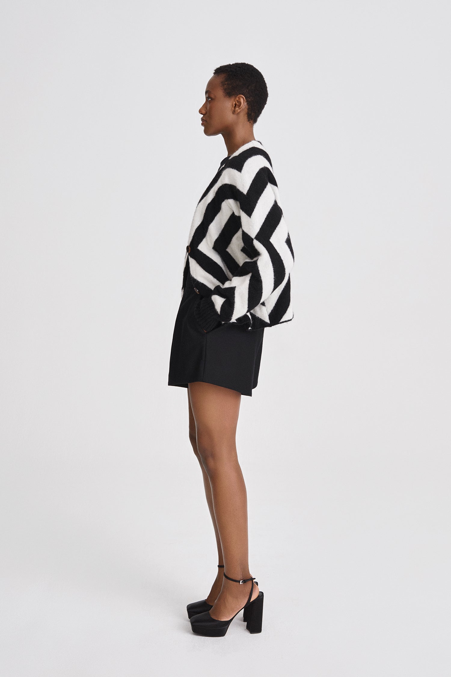 Brienza shorts wool mix high waisted black stylein side image