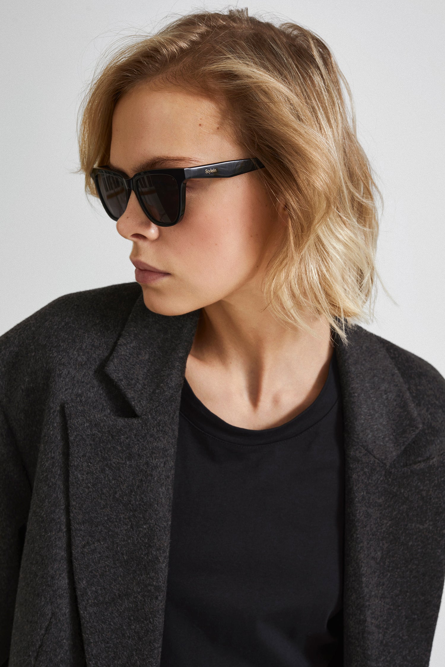 CLASSIC SQUARE SUNGLASSES - MANHATTAN BLACK